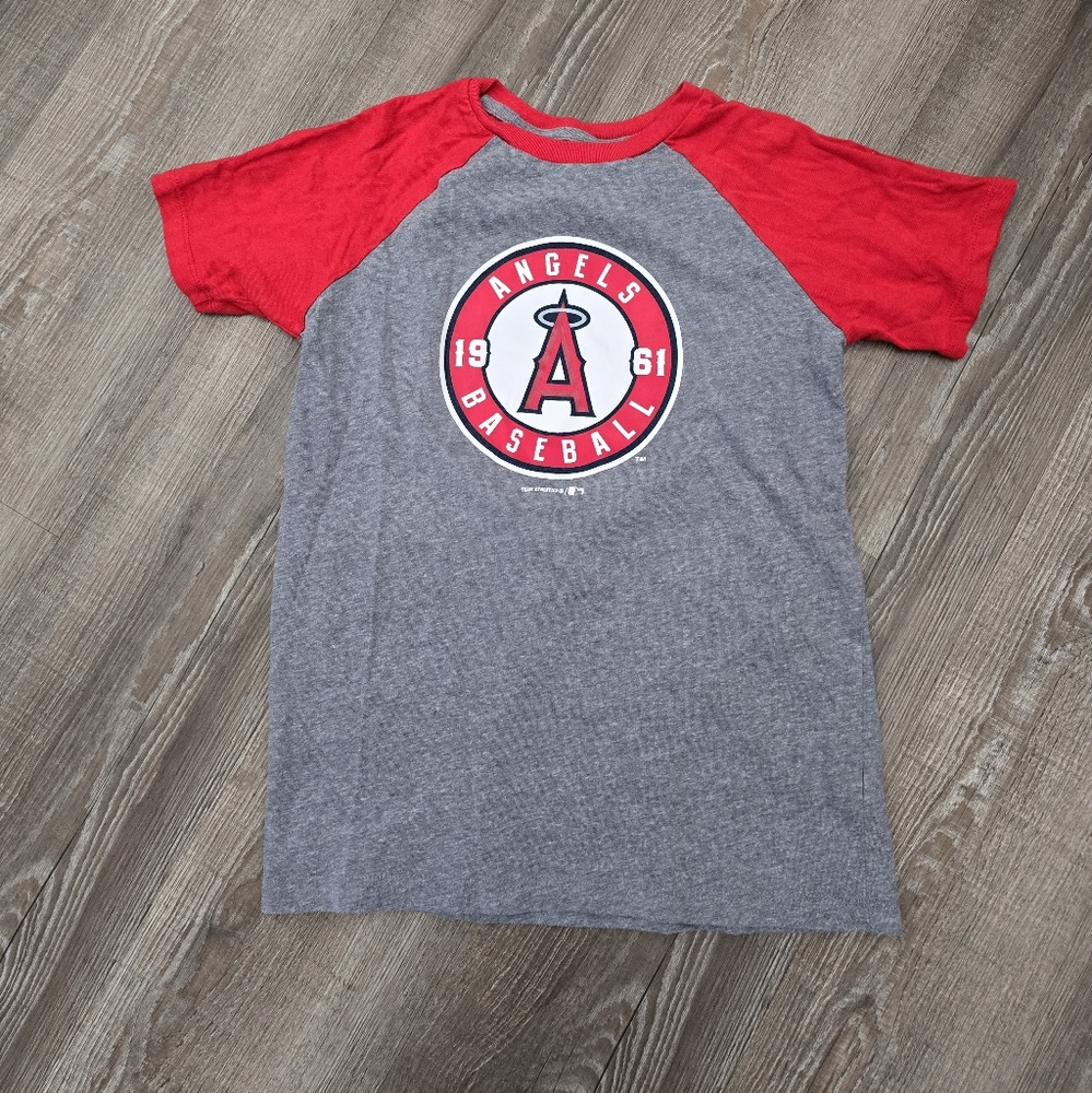 Genuine Merchandise Anaheim Angels red and grey t-shirt size large 10/12.